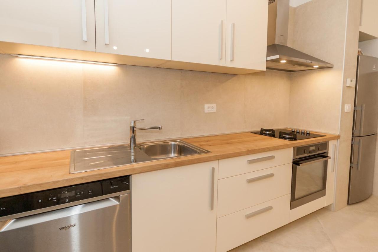 Apartments Surfinia バスカ エクステリア 写真