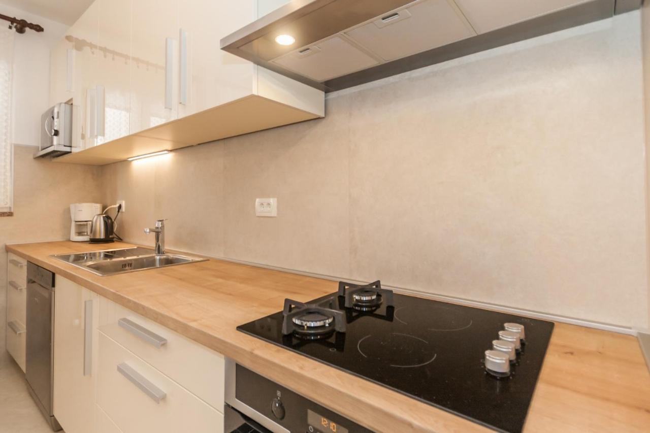 Apartments Surfinia バスカ エクステリア 写真